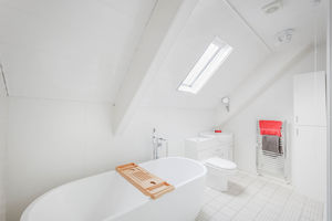 Photo 16- click for photo gallery